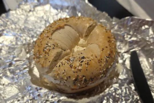 u00dcber Bagels & Deli