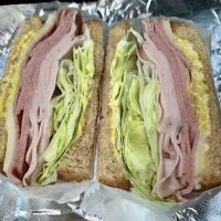 Quad Doughnuts & Deli ico
