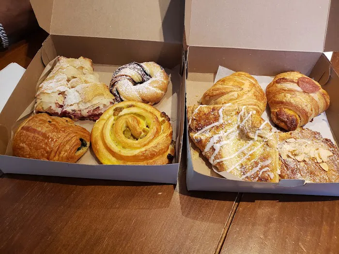 Rustiq Bakery & Cafe' Picture 3