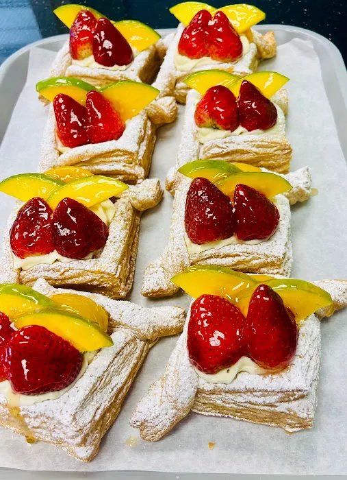 Cielo Dorado Bakery & Deli Picture 4