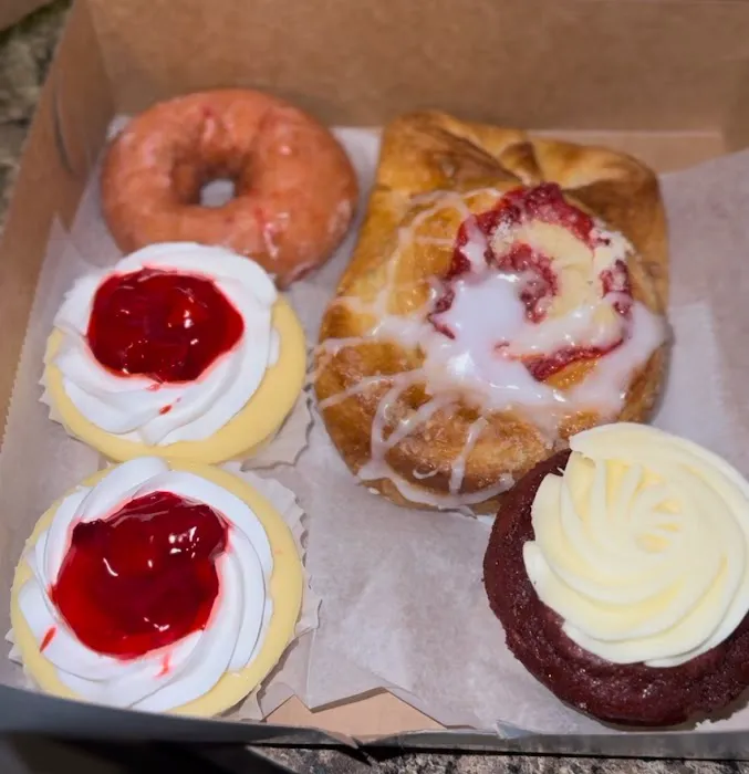 Woodmoor Pastry Shop Picture 8