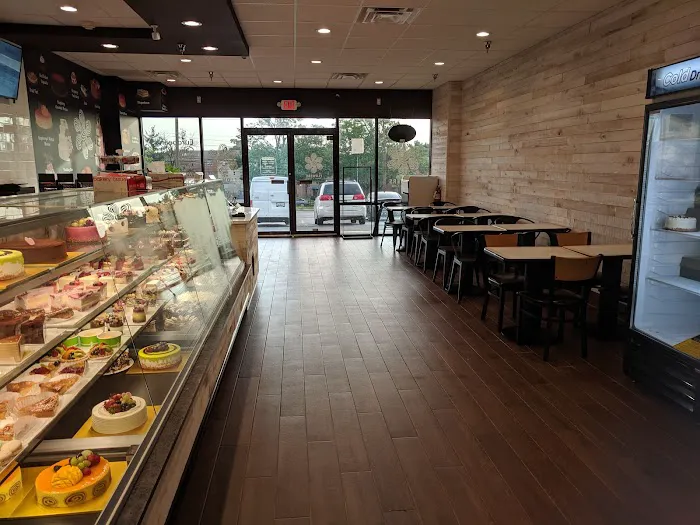 Flowers Bakery & Café - Langley Park Picture 7