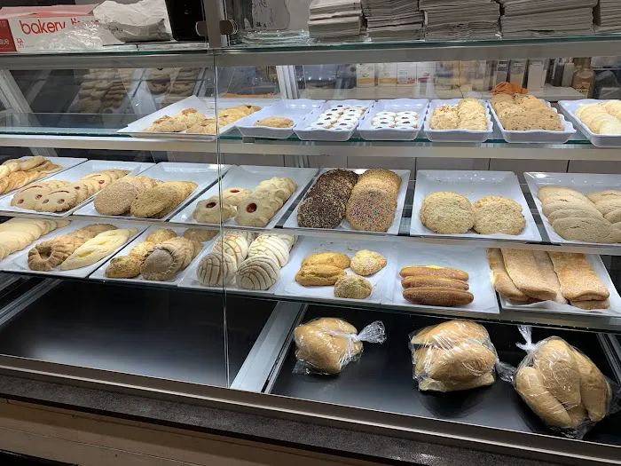 Flowers Bakery & Café - Langley Park Picture 9