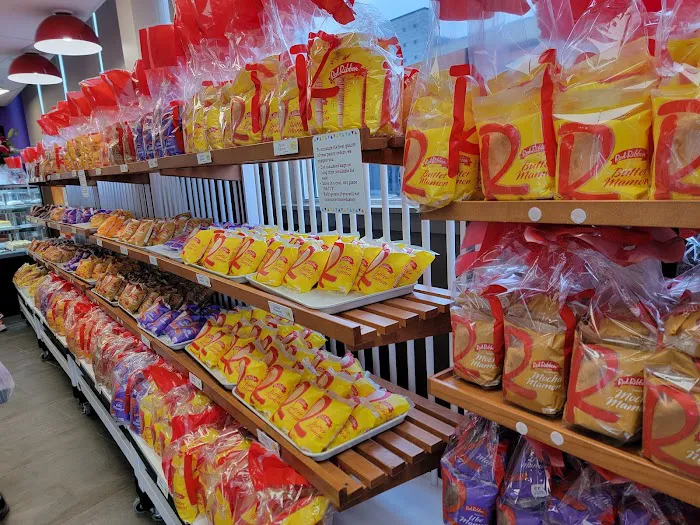 Red Ribbon Bakeshop Picture 1