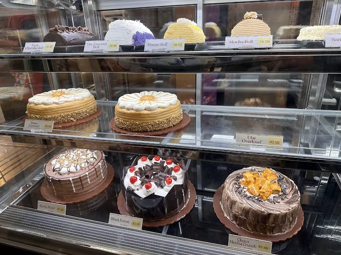 Red Ribbon Bakeshop Picture 10