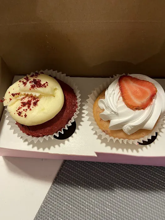 Lil’ Cakes & Creamery Picture 2
