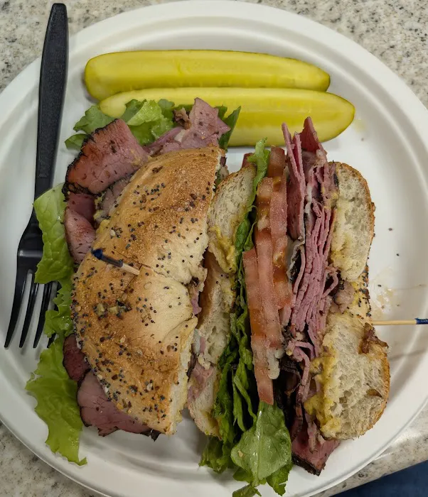 Izes Deli & Bagelry Picture 4