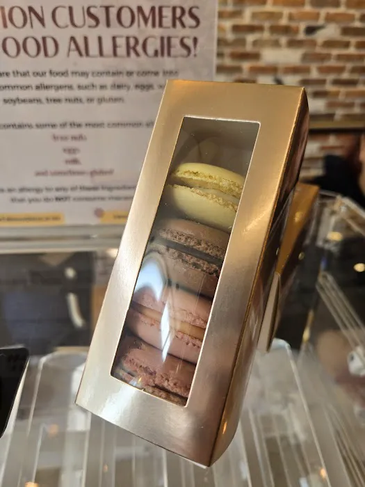 Sweet Almond Macarons Picture 3