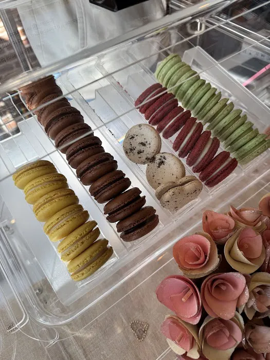 Sweet Almond Macarons Picture 1