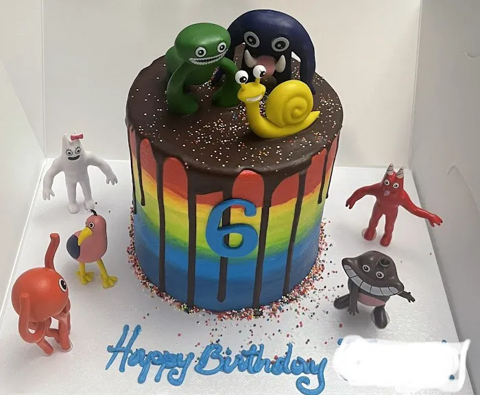 Custom Cake Design Picture 8