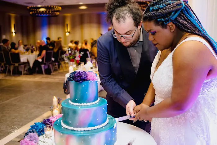 Custom Cake Design Picture 9