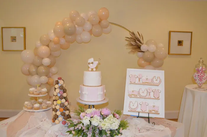 Custom Cake Design Picture 6