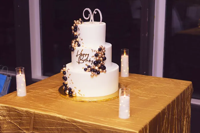 Custom Cake Design Picture 7