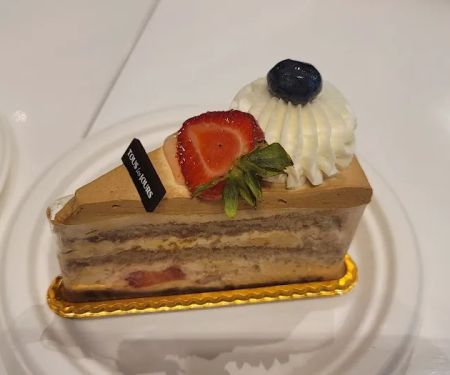 Tous Les Jours Bakery & Cafe
