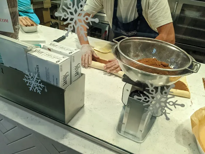 Cinnabon Picture 10