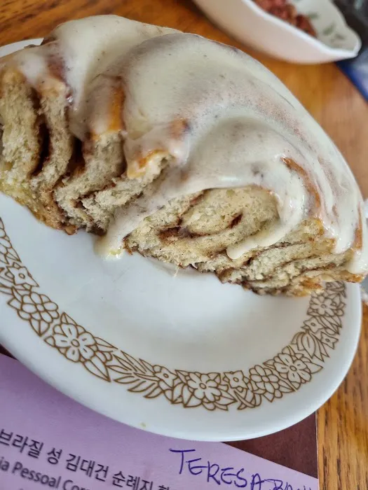 Cinnabon Picture 2