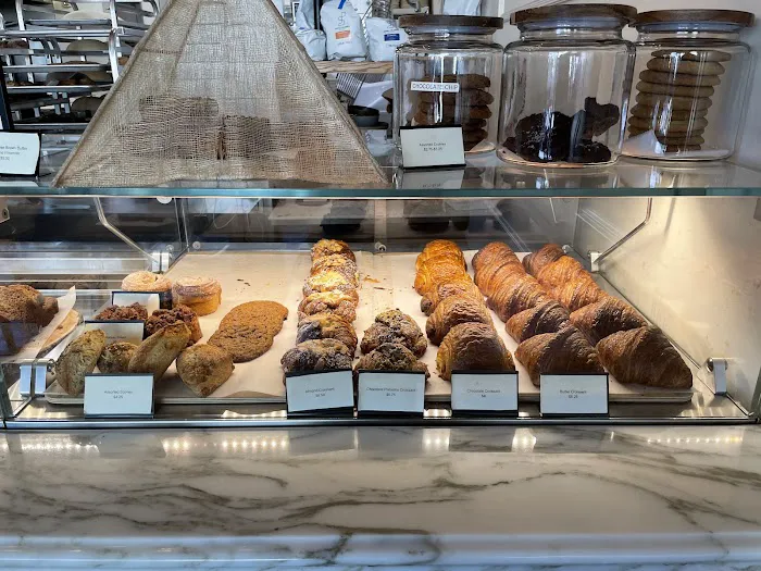 Pluma by Bluebird Bakery Picture 3