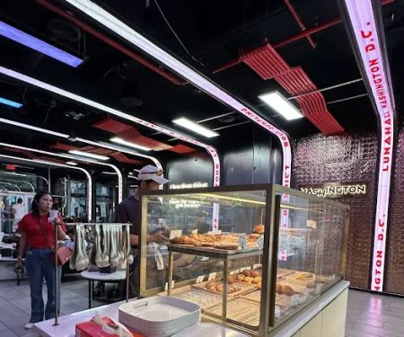 Tous Les Jours Bakery and Cafe