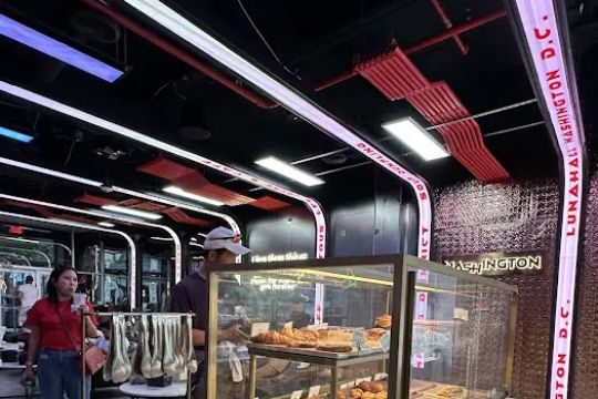 Tous Les Jours Bakery and Cafe
