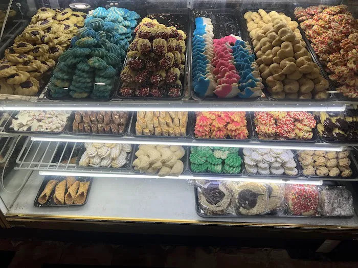 Royal Bagel Bakery & Deli Picture 3