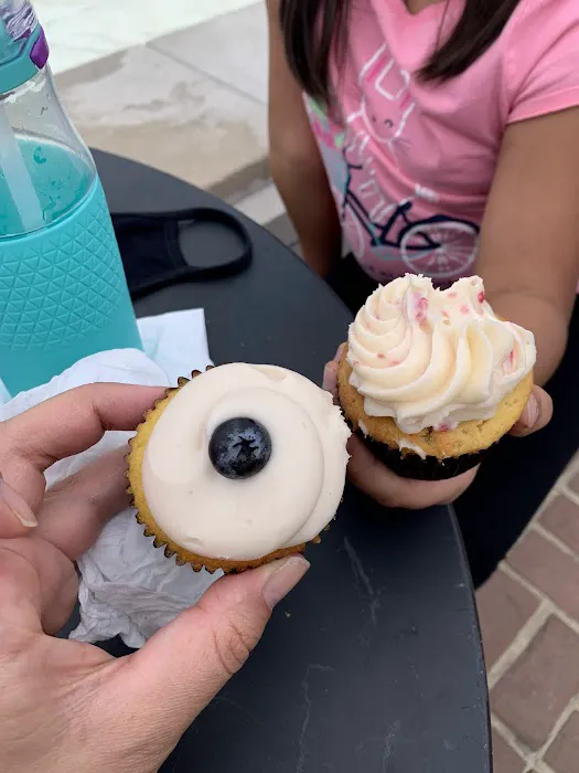 Lavender Moon Cupcakery Picture 1