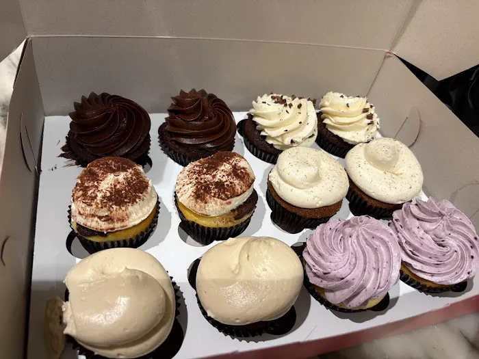 Lavender Moon Cupcakery Picture 9