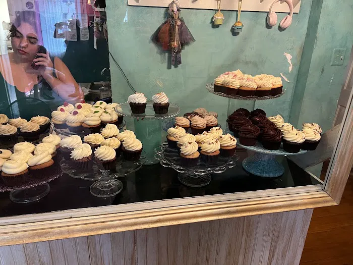 Lavender Moon Cupcakery Picture 10
