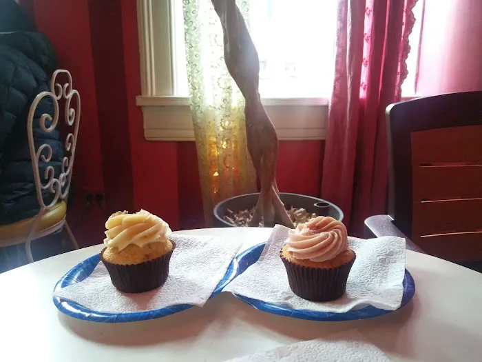 Lavender Moon Cupcakery Picture 4