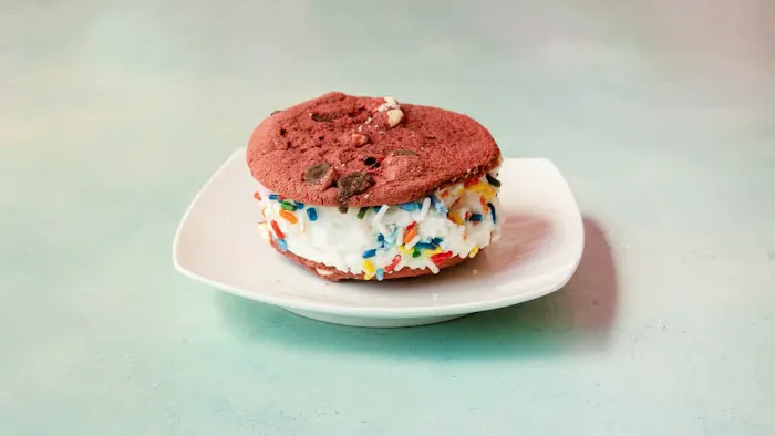 Lil’ Cakes & Creamery Picture 1