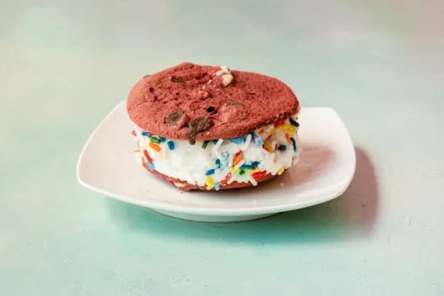 Lil’ Cakes & Creamery