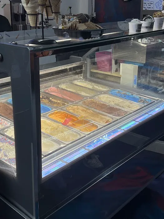 Lil’ Cakes & Creamery Picture 4