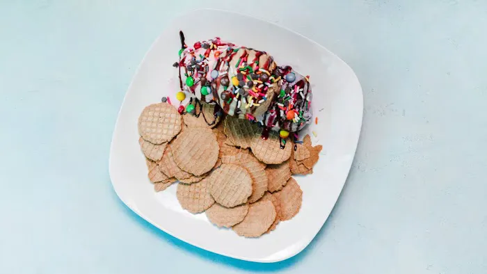 Lil’ Cakes & Creamery Picture 6