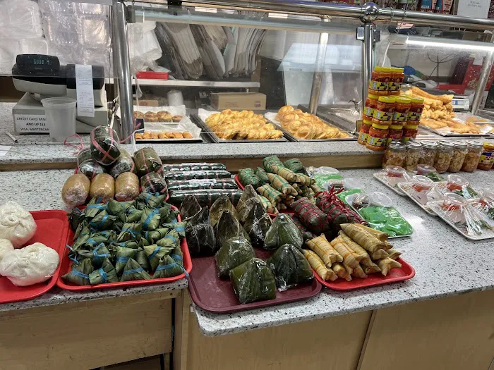 Saigon Bakery & Deli Picture 9