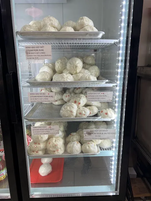 Saigon Bakery & Deli Picture 4