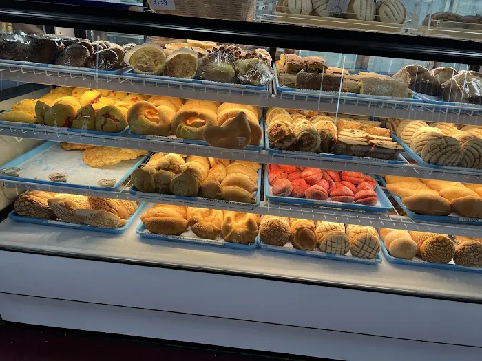 Castro's Bakery Picture 5