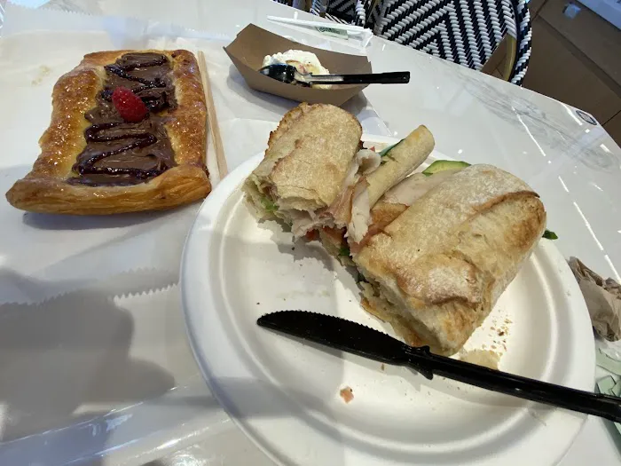Paris Baguette Picture 1