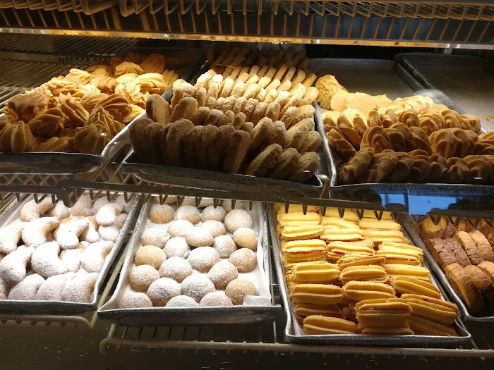 Dama Restaurant and Pastry Picture 3