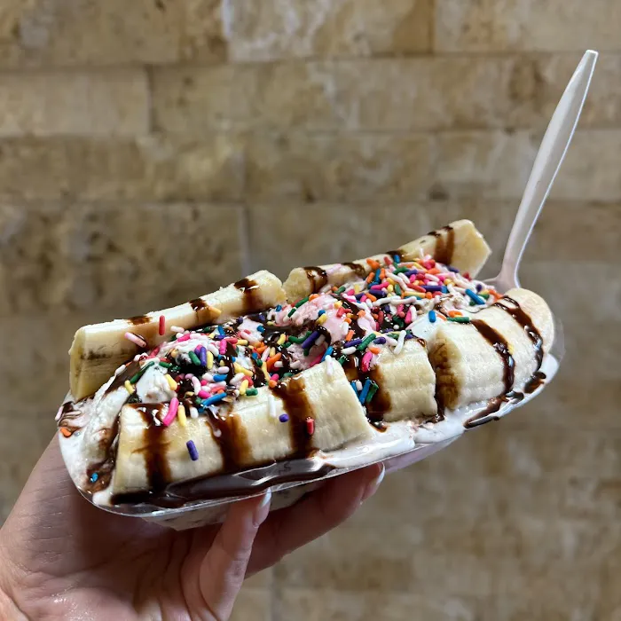 De Las Sisters Bakery & Tropical Ice Picture 2