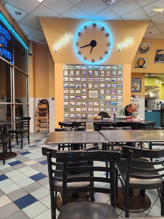 Tysons Bagel Market Picture 7