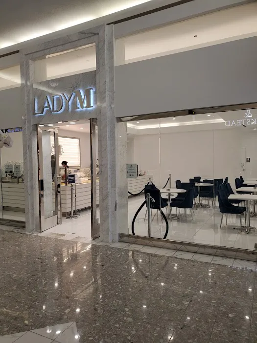 Lady M Cake Boutique - Tysons Picture 8