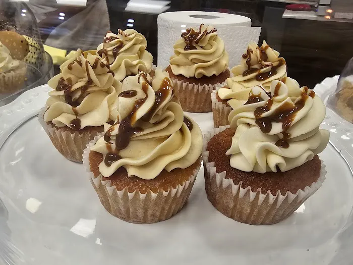 Irresistible Cupcakes by Fatima Picture 3