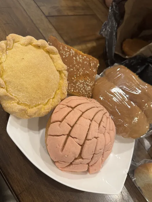 Panaderia Emanuel Bakery & Grocery Picture 3