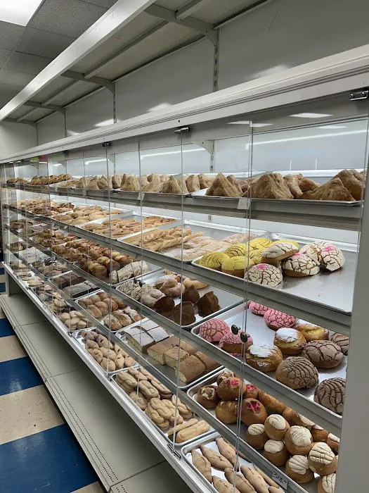 Panaderia Emanuel Bakery & Grocery Picture 2