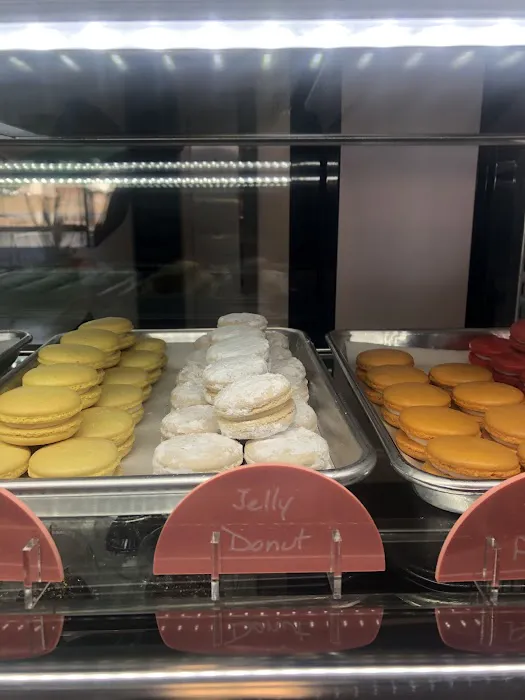 Sweet Basil Macarons Picture 8