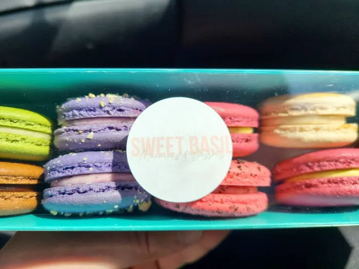 Sweet Basil Macarons Picture 3