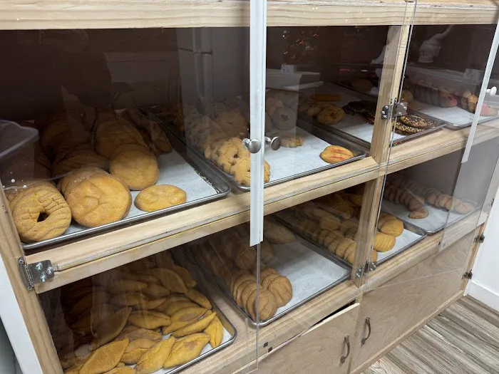 Los Martinez Bakery Picture 9
