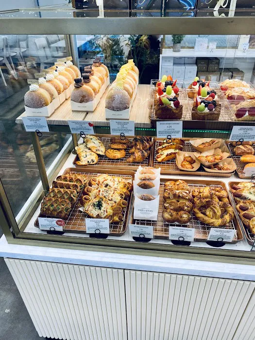 Tous Les Jours Bakery Cafe -New Centreville- Picture 6