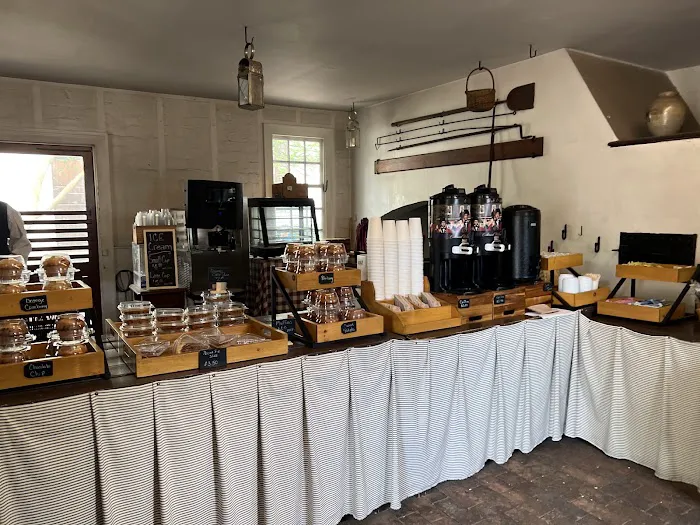 Raleigh Tavern Bakery Picture 2