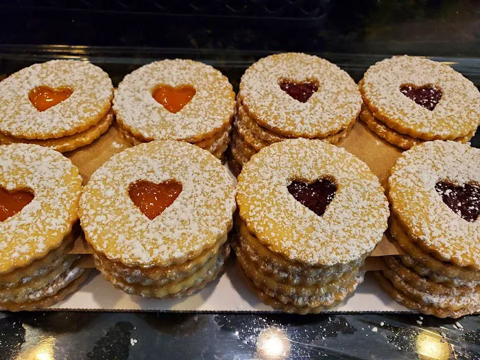 The Linzer Lady Picture 1