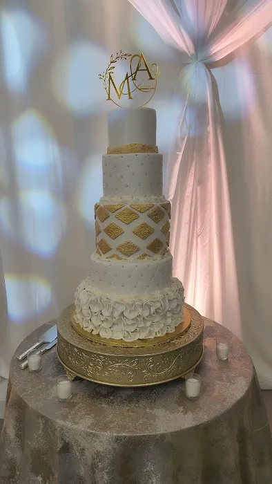 Bella's Custom Cakes Picture 8